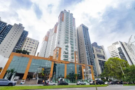 Apartamento com 2 Quartos para alugar, 100m² no Água Verde, Curitiba