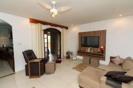 Casa com 3 Quartos à venda, 254m² no Centro, Contagem