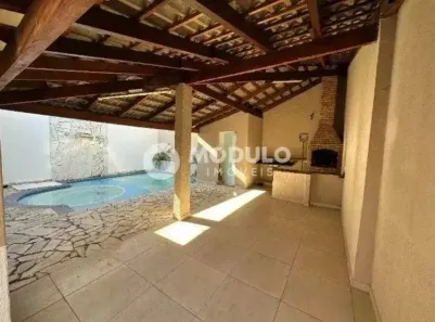 Casa com 3 Quartos à venda, 175m² no Granada, Uberlândia