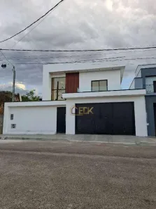 Sobrado com 4 Quartos à venda, 300m² no Loteamento Lorena Village, Lorena