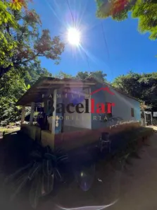 Fazenda/Sítio com 3 Quartos à venda, 100m² no Centro, Araruama