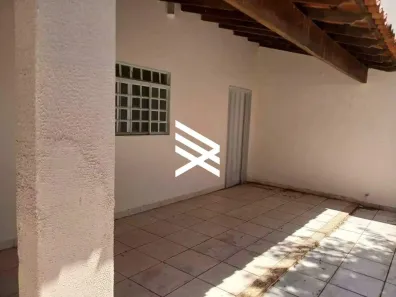 Casa com 3 Quartos para alugar, 160m² no Santa Mônica, Uberlândia