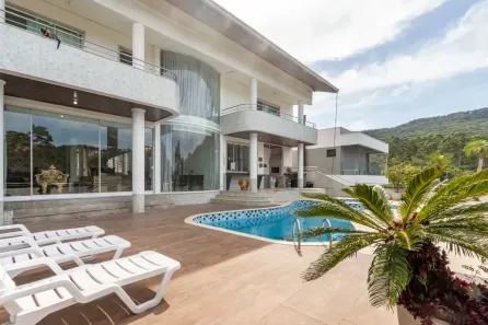 Casa com 4 Quartos para alugar, 900m² no Ariribá, Balneário Camboriú