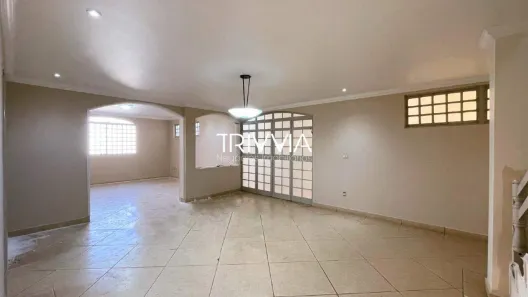Casa com 7 Quartos para alugar, 380m² no Bom Jesus, Uberlândia
