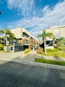 Casa de Condomínio com 3 Quartos à venda, 279m² no Santo Inácio, Curitiba