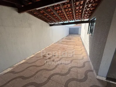 Casa com 3 Quartos para alugar, 110m² no Segismundo Pereira, Uberlândia