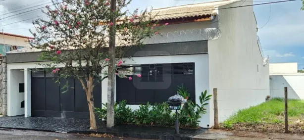 Casa com 4 Quartos à venda, 273m² no Jardim Karaíba, Uberlândia