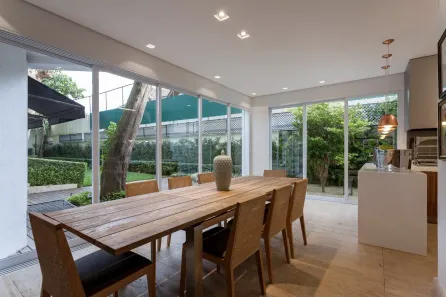 Casa de Condomínio com 4 Quartos à venda, 367m² no Jardim Leonor, São Paulo
