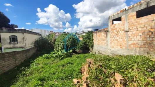 Lote/Terreno à venda, 180m² no Petrolândia, Contagem