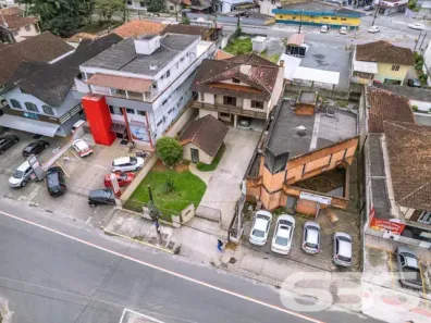 Sobrado com 8 Quartos à venda, 240m² no Iririú, Joinville