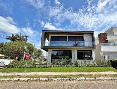 Casa com 4 Quartos à venda, 300m² no Jurerê, Florianópolis