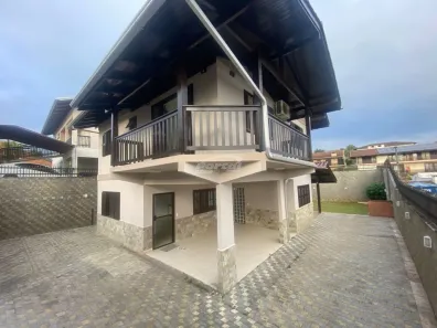 Casa com 4 Quartos para alugar, 176m² no Água Verde, Blumenau