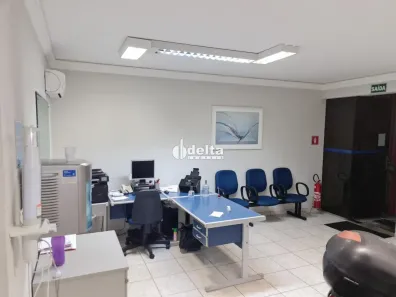 Ponto Comercial com 10 Quartos à venda, 306m² no Nossa Senhora Aparecida, Uberlândia