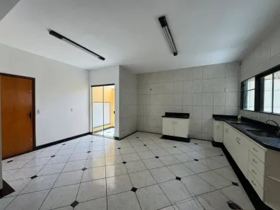 Apartamento com 3 Quartos para alugar, 140m² no Popular, Rio Verde