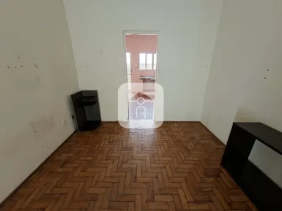 Sobrado com 2 Quartos para alugar, 50m² no Cazeca, Uberlândia