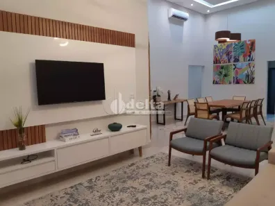 Casa com 4 Quartos à venda, 300m² no Custódio Pereira, Uberlândia