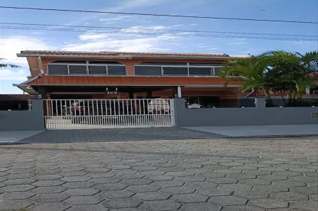Sobrado com 4 Quartos à venda, 228m² no Cambijú, Itapoá