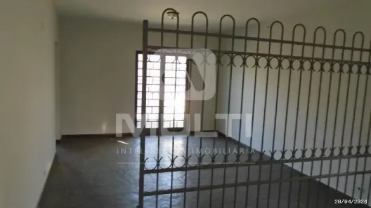 Casa com 1 Quarto para alugar, 200m² no Tabajaras, Uberlândia
