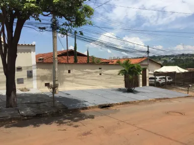 Casa com 3 Quartos para alugar, 350m² no Santa Genoveva, Goiânia