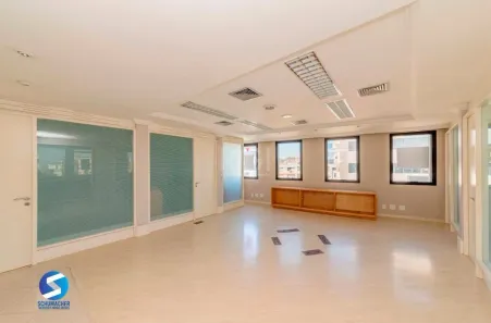 Sala Comercial à venda, 127m² no Três Figueiras, Porto Alegre