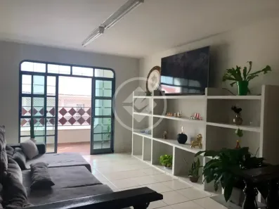 Sobrado com 4 Quartos à venda, 620m² no Bom Jesus, Uberlândia