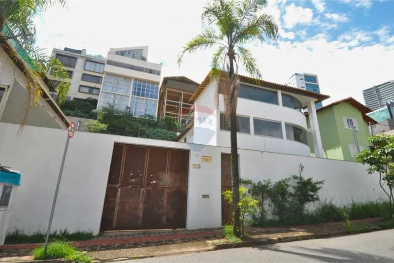 Casa com 7 quartos — Santa Lúcia, Belo Horizonte