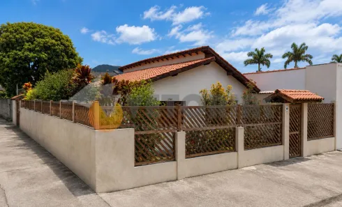 Casa com 2 Quartos à venda, 108m² no Indaiá, Caraguatatuba