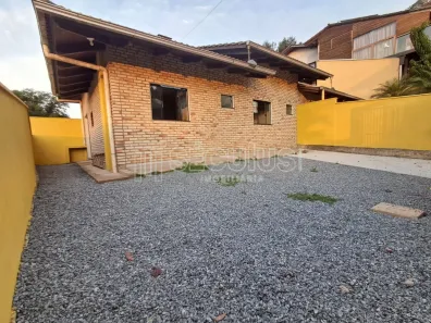 Casa com 2 Quartos para alugar, 70m² no Barra do Rio Molha, Jaraguá do Sul