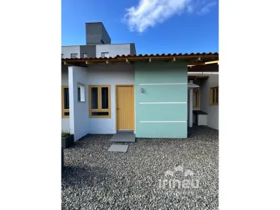 Casa com 2 Quartos para alugar, 48m² no Aventureiro, Joinville