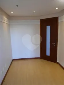 Sala Comercial à venda, 45m² no Bom Fim, Porto Alegre