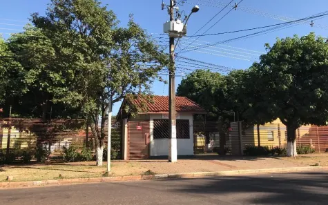 Apartamento com 3 Quartos para alugar, 10m² no Jardim São Lourenço, Campo Grande