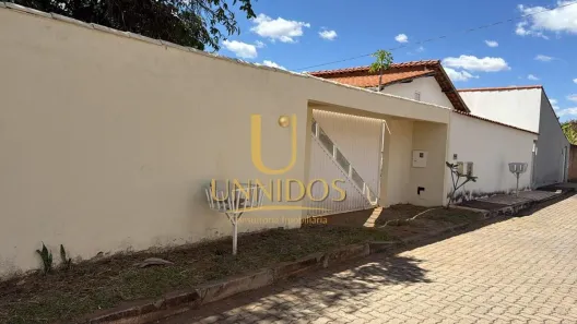 Casa de Condomínio com 2 Quartos para alugar, 690m² no Região dos Lagos, Brasília