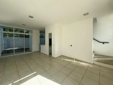 Casa de Condomínio com 2 Quartos para alugar, 84m² no Parque Taquaral, Campinas