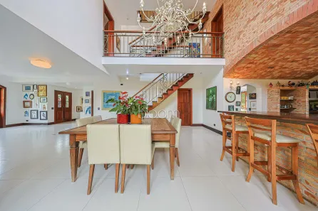 Casa de Condomínio com 4 Quartos à venda, 390m² no Taboão, Curitiba