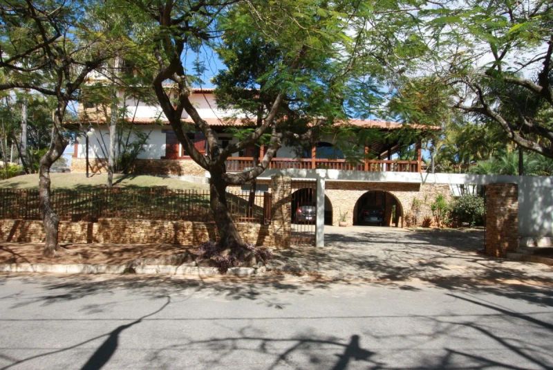 Casa em condomínio com 5 quartos — Braúnas, Belo Horizonte