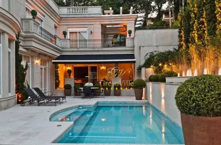 Casa com 4 Quartos à venda, 777m² no São João, Curitiba