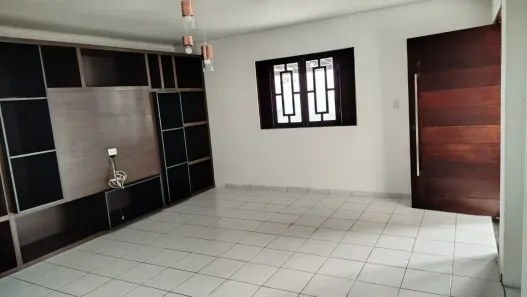 Casa com 3 Quartos para alugar, 180m² no Antares, Maceió