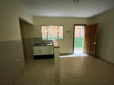 Casa com 1 Quarto para alugar, 35m² no Baronesa, Osasco