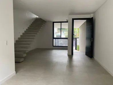 Sobrado com 3 Quartos à venda, 202m² no Anita Garibaldi, Joinville