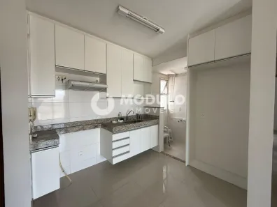 Apartamento com 3 Quartos para alugar, 80m² no Umuarama, Uberlândia