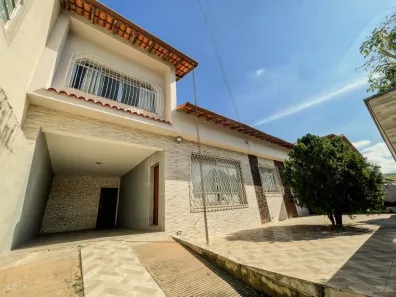 Casa com 3 Quartos à venda, 480m² no Bom Clima, Juiz de Fora