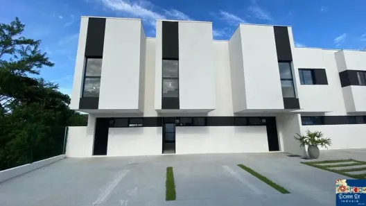 Sobrado com 2 Quartos à venda, 68m² no Rio Pequeno, Camboriú