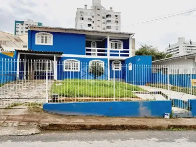 Casa com 3 Quartos para alugar, 200m² no Barreiros, São José