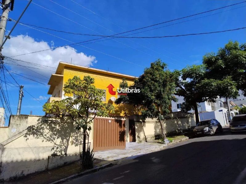 Casa com 6 quartos — Sagrada Família, Belo Horizonte