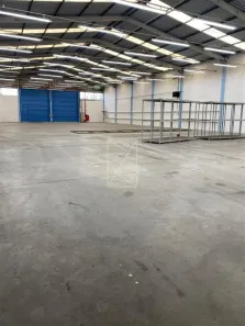 Prédio Comercial para alugar, 1300m² no Industrial, Caxias do Sul