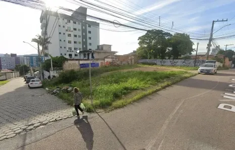 Lote/Terreno à venda, 634m² no Barreiros, São José