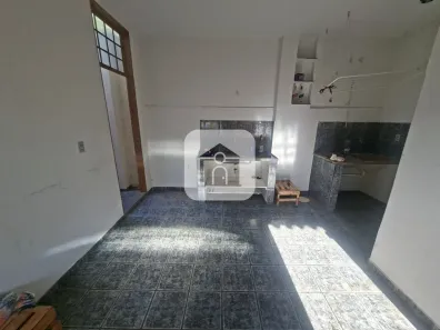 Casa com 2 Quartos para alugar, 70m² no Centro, Uberlândia