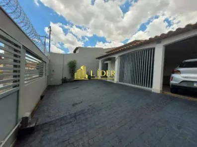 Casa com 3 Quartos à venda, 172m² no Lourdes, Uberlândia