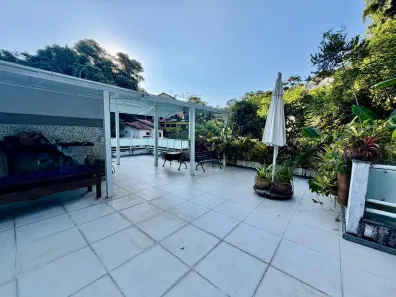 Casa de Condomínio com 4 Quartos à venda, 235m² no Badu, Niterói