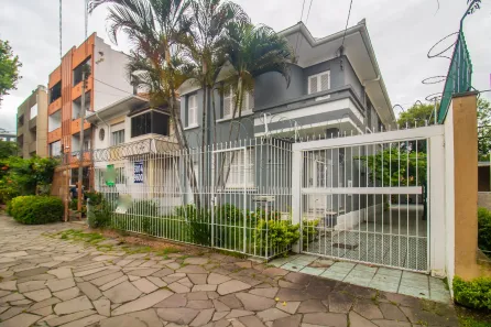 Casa com 6 Quartos para venda ou aluguel, 482m² no Santa Cecília, Porto Alegre